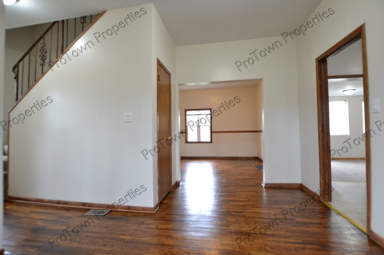 524 South Street - Photo 5 of 13