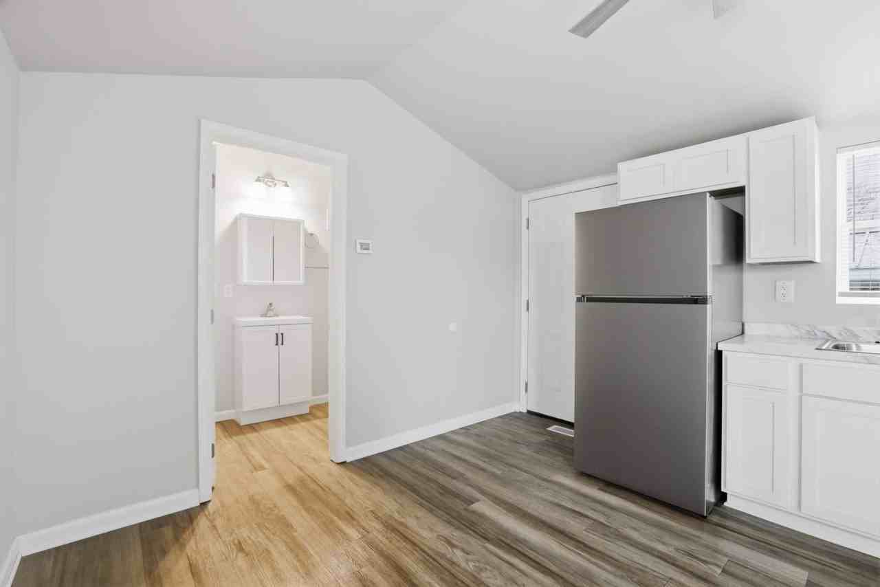 22600 Middlebelt Rd #D13 - Photo 6 of 11