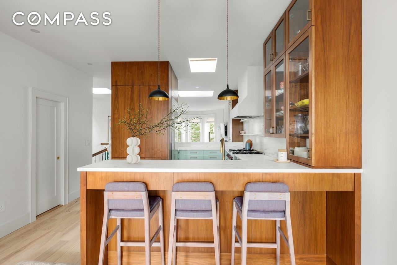 152 Underhill Ave #TH - Photo 2 of 19