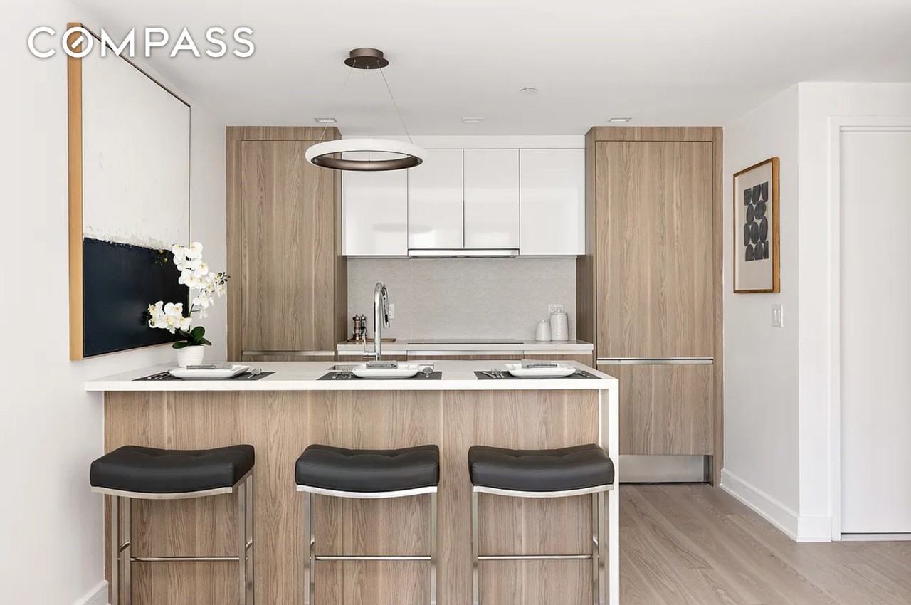 2709 40th Ave #3I - Photo 2 of 13