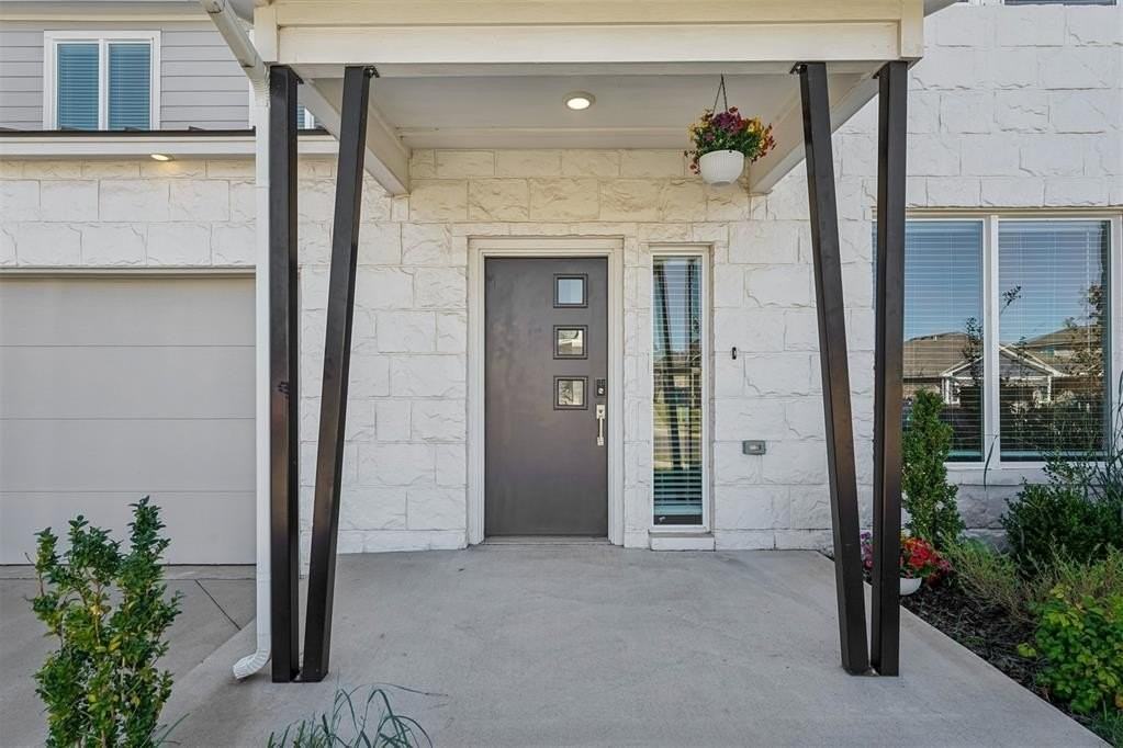 520 Nw 176th Ter - Photo 4 of 35