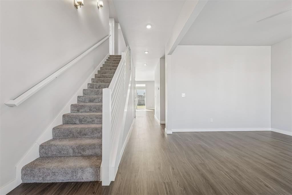 520 Nw 176th Ter - Photo 5 of 35