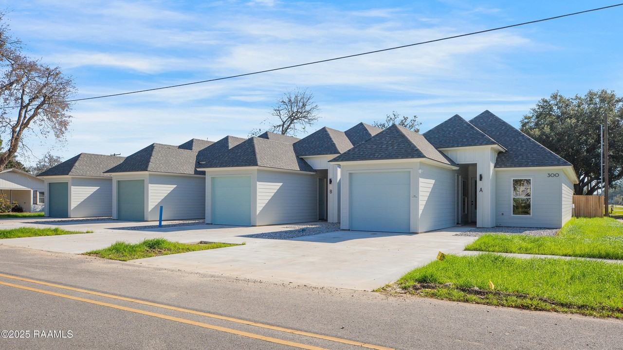 300 Avenue B #D - Photo 2 of 19