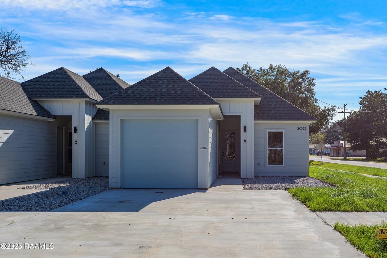 300 Avenue B #D - Photo 3 of 19