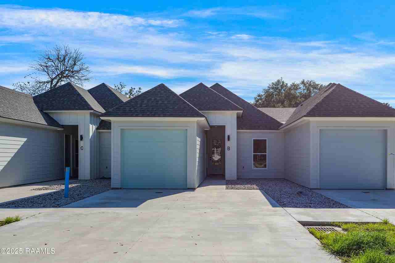 300 Avenue B #D - Photo 4 of 19