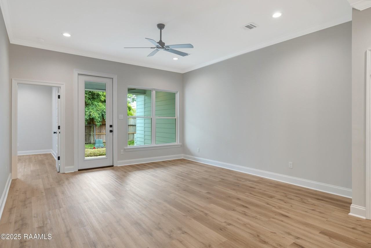 300 Avenue B #D - Photo 7 of 19