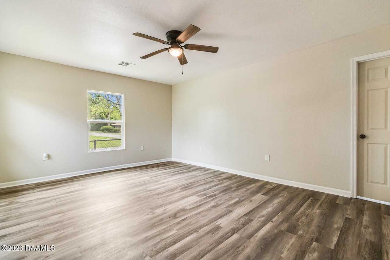 110 Fourth St - Photo 2 of 11