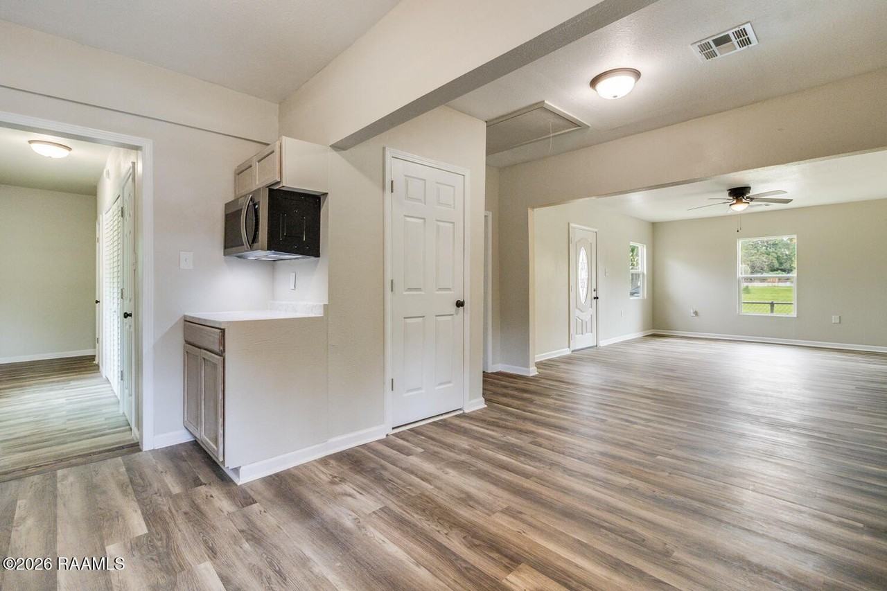 110 Fourth St - Photo 3 of 11