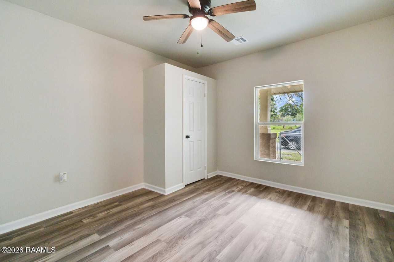 110 Fourth St - Photo 5 of 11