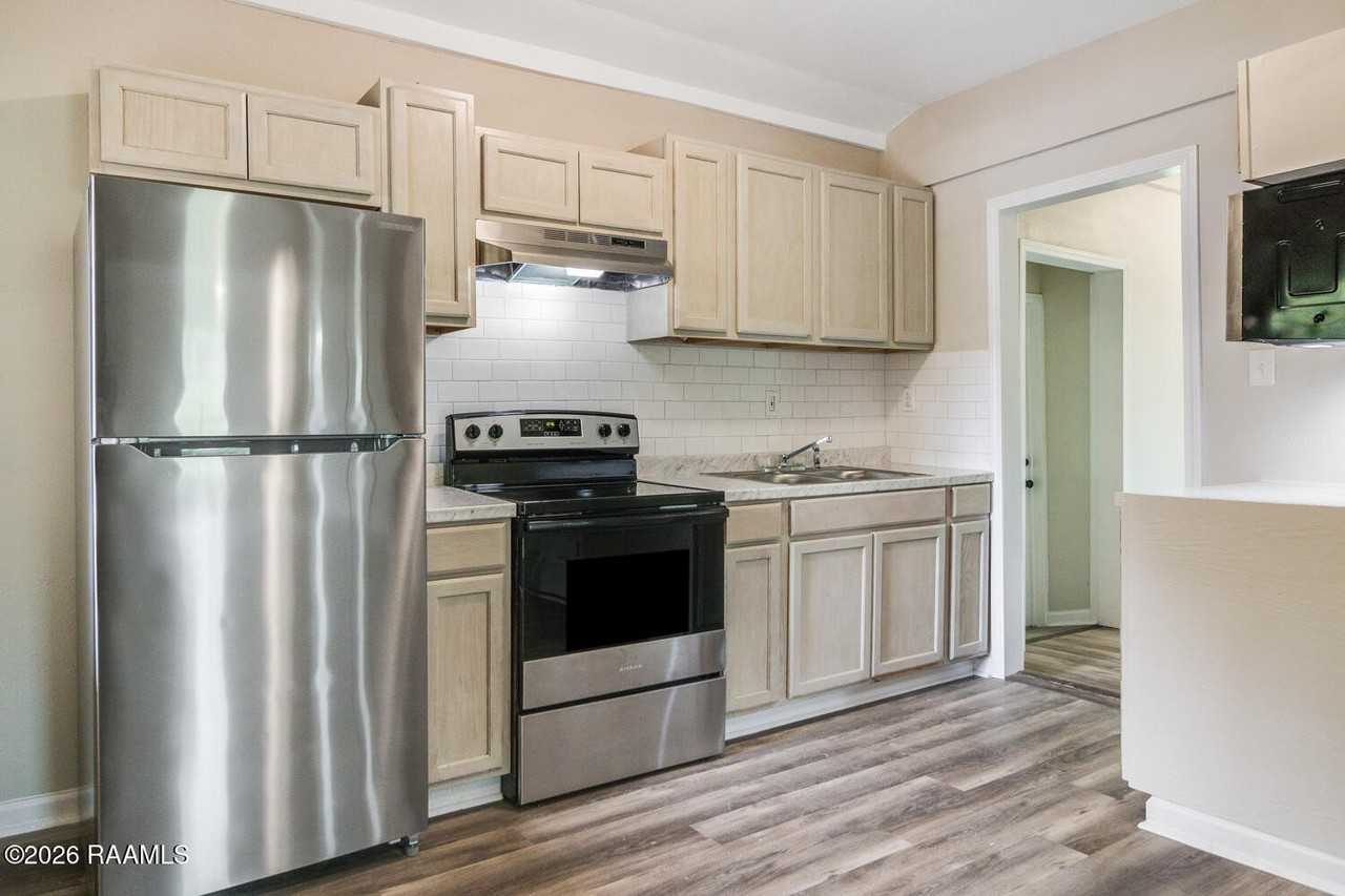 110 Fourth St - Photo 7 of 11