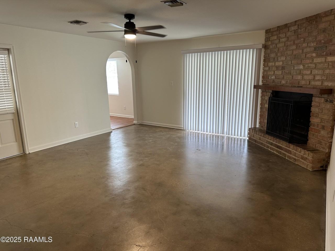 105 San Carlos Cir - Photo 3 of 12