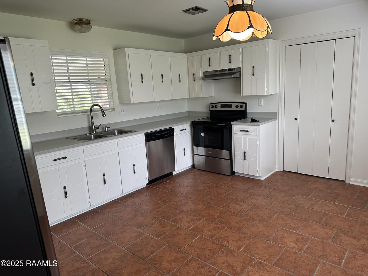 105 San Carlos Cir - Photo 5 of 12