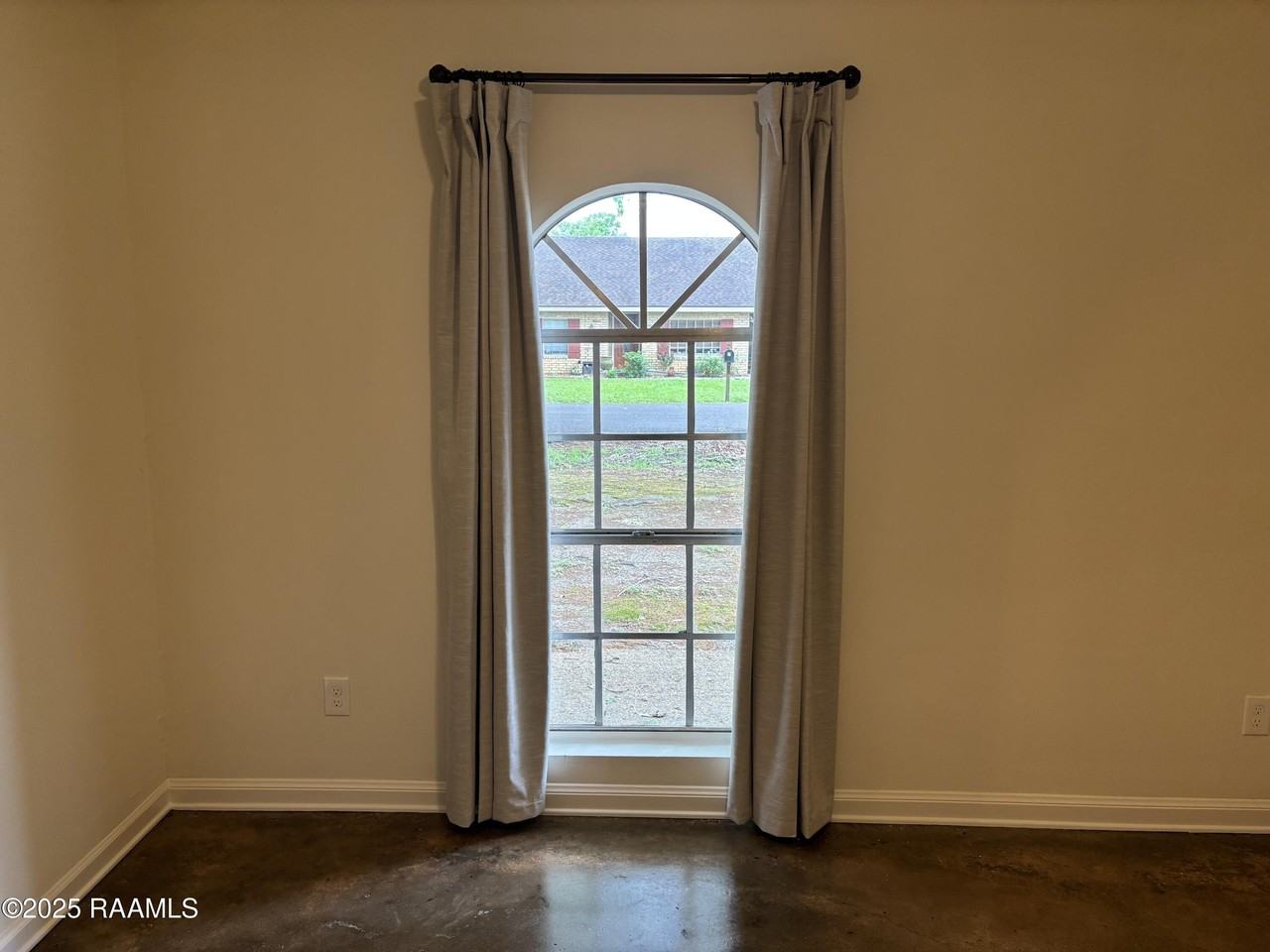 105 San Carlos Cir - Photo 6 of 12