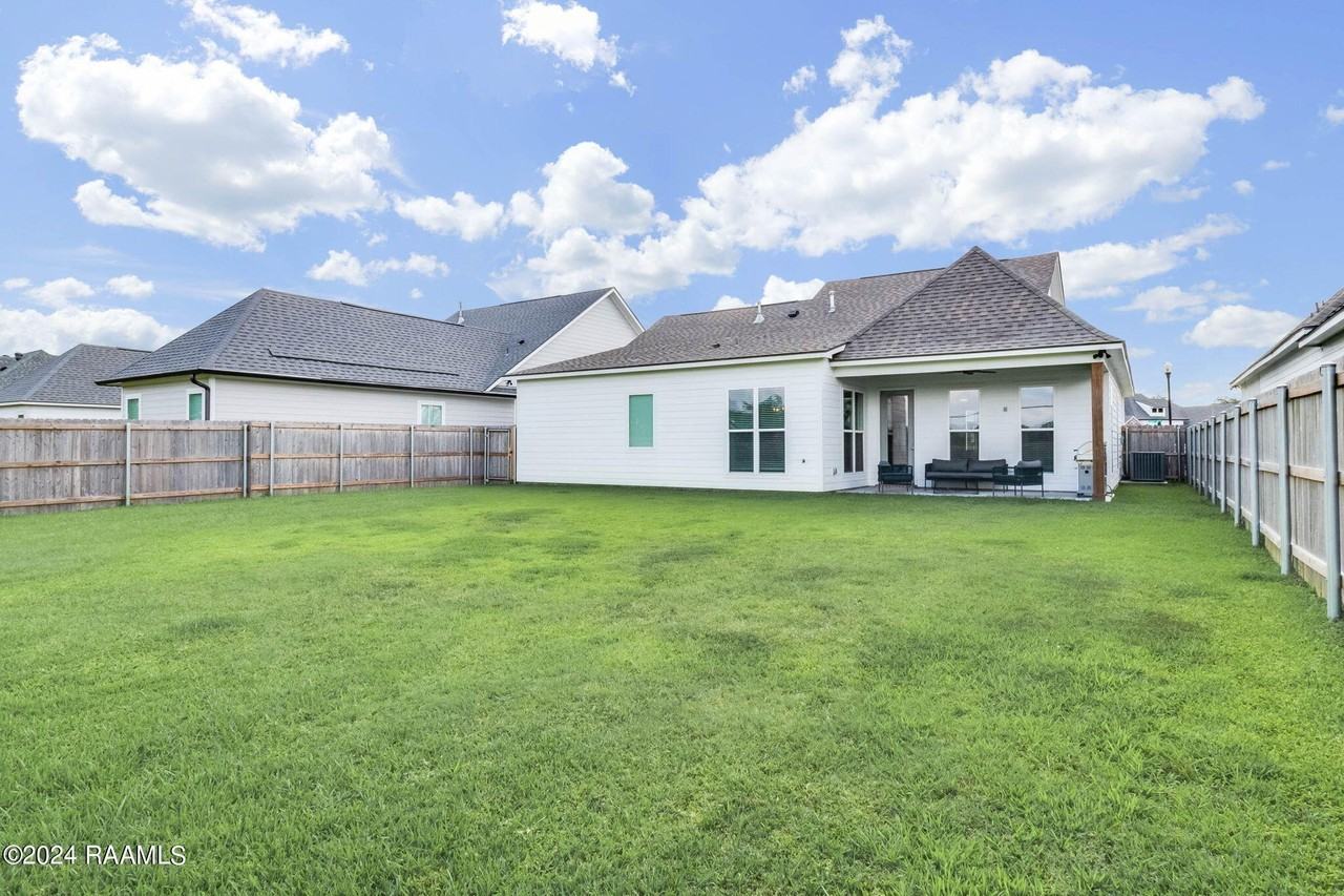 201 Finsbury Ln - Photo 3 of 26