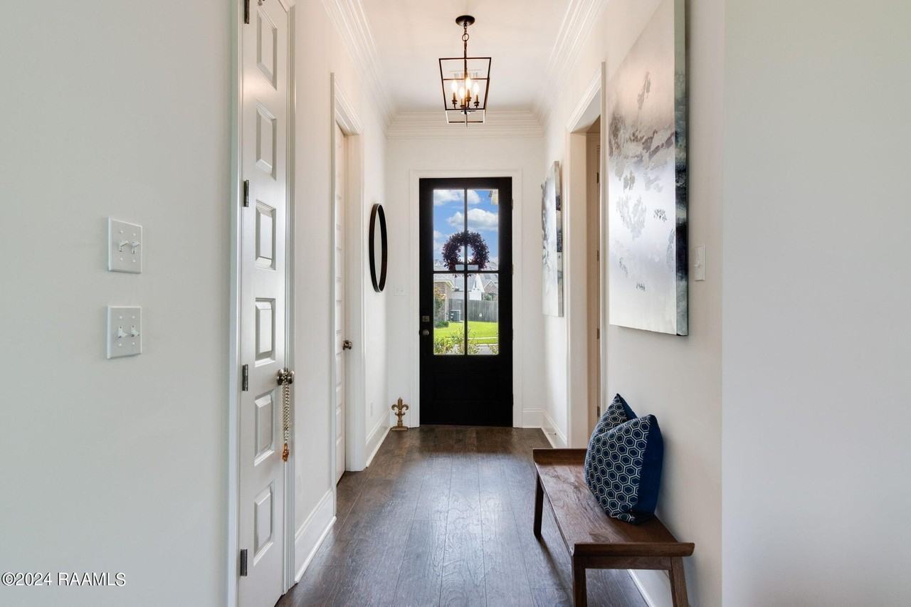 201 Finsbury Ln - Photo 6 of 26