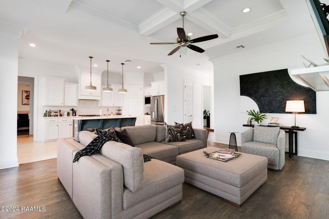 201 Finsbury Ln - Photo 7 of 26