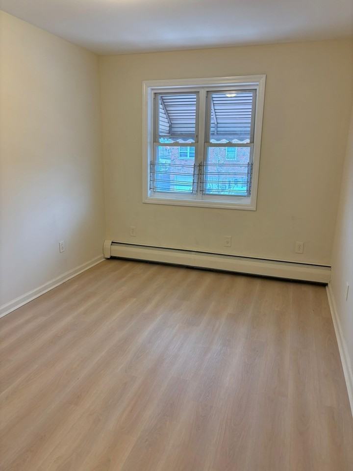 2939 Colden Avenue - Photo 3 of 4