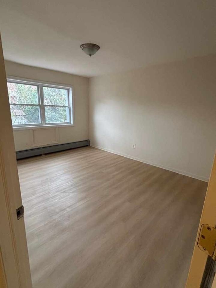 2939 Colden Avenue - Photo 4 of 4