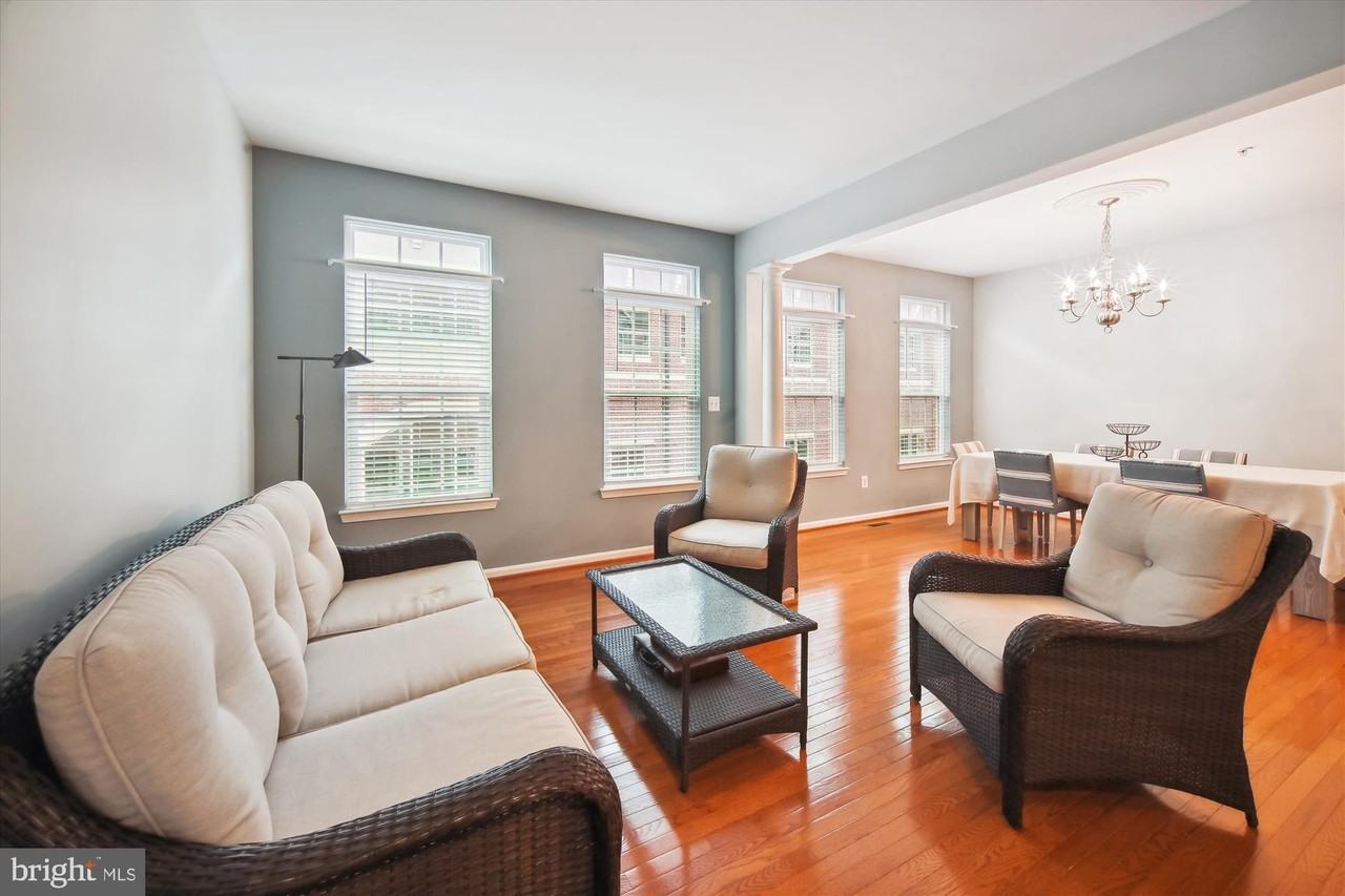 944 Hall Station Dr - Photo 2 of 17