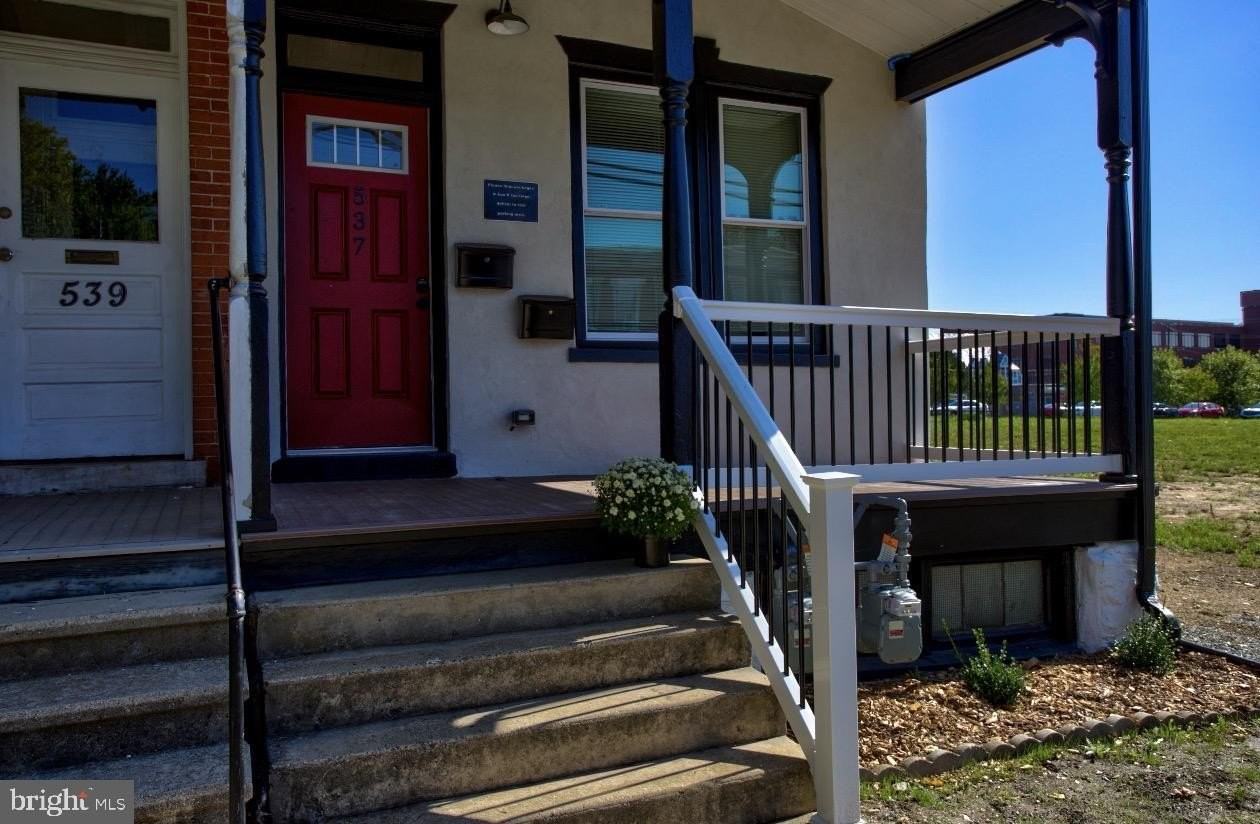 537 N Plum St - Photo 2 of 13