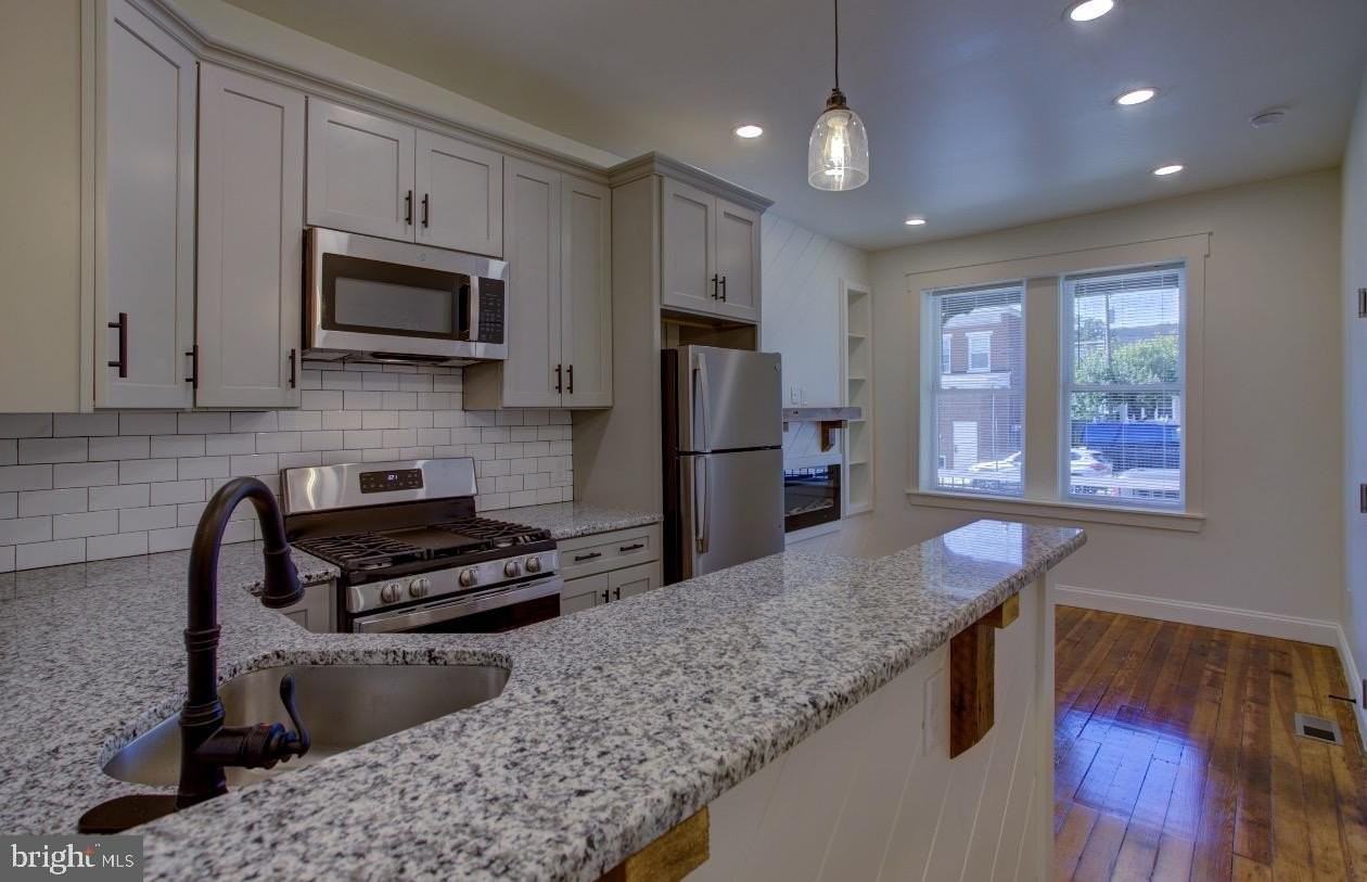 537 N Plum St - Photo 5 of 13