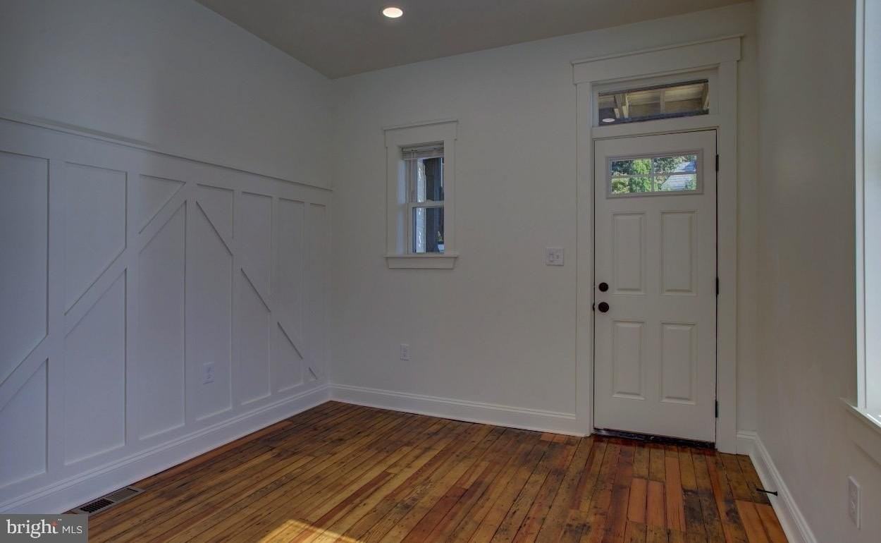 537 N Plum St - Photo 6 of 13