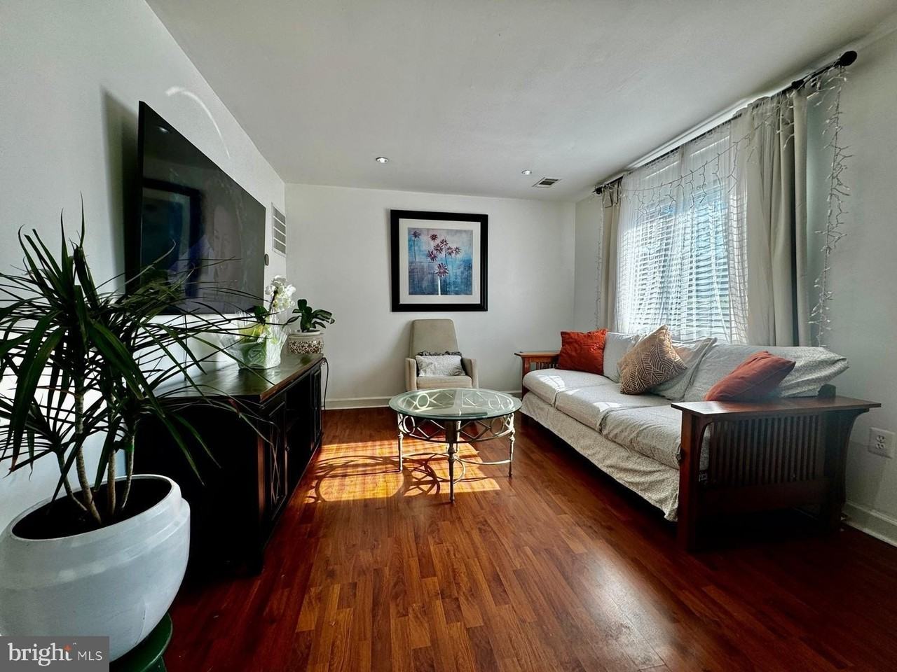 8402 Jinetes Ct - Photo 3 of 26