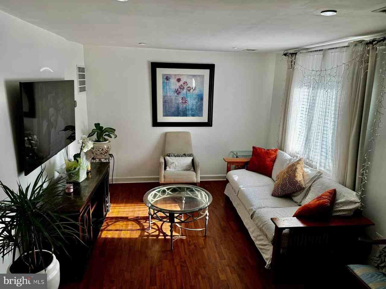 8402 Jinetes Ct - Photo 4 of 26