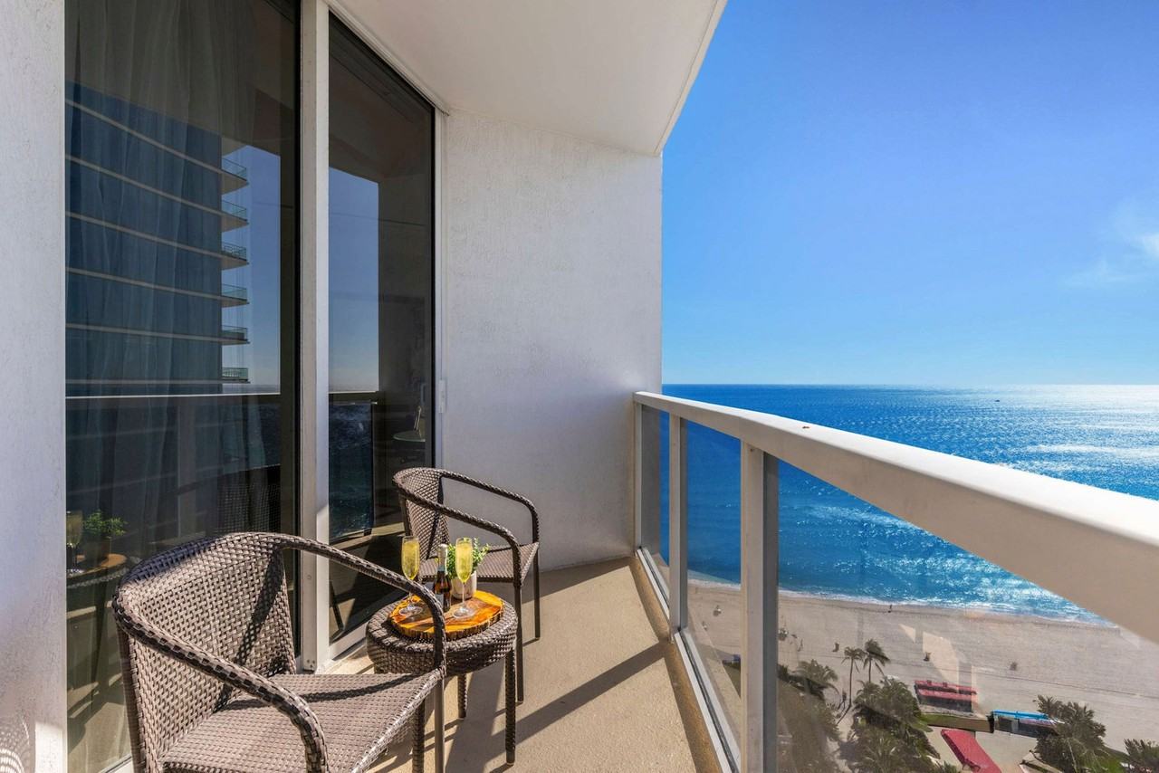18001 Collins Avenue - Photo 4 of 37