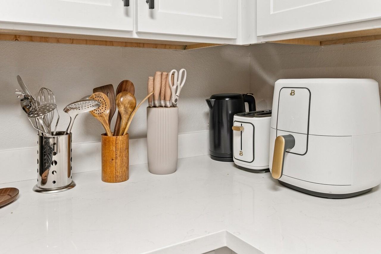 4102 W Virginia Ave #1244352P - Photo 7 of 22