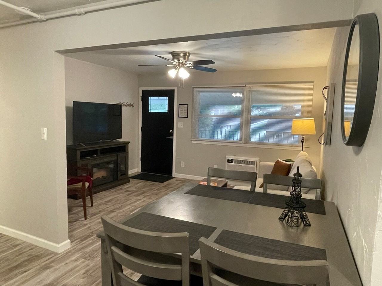 915 W Weiland Ave #1296524P - Photo 4 of 21