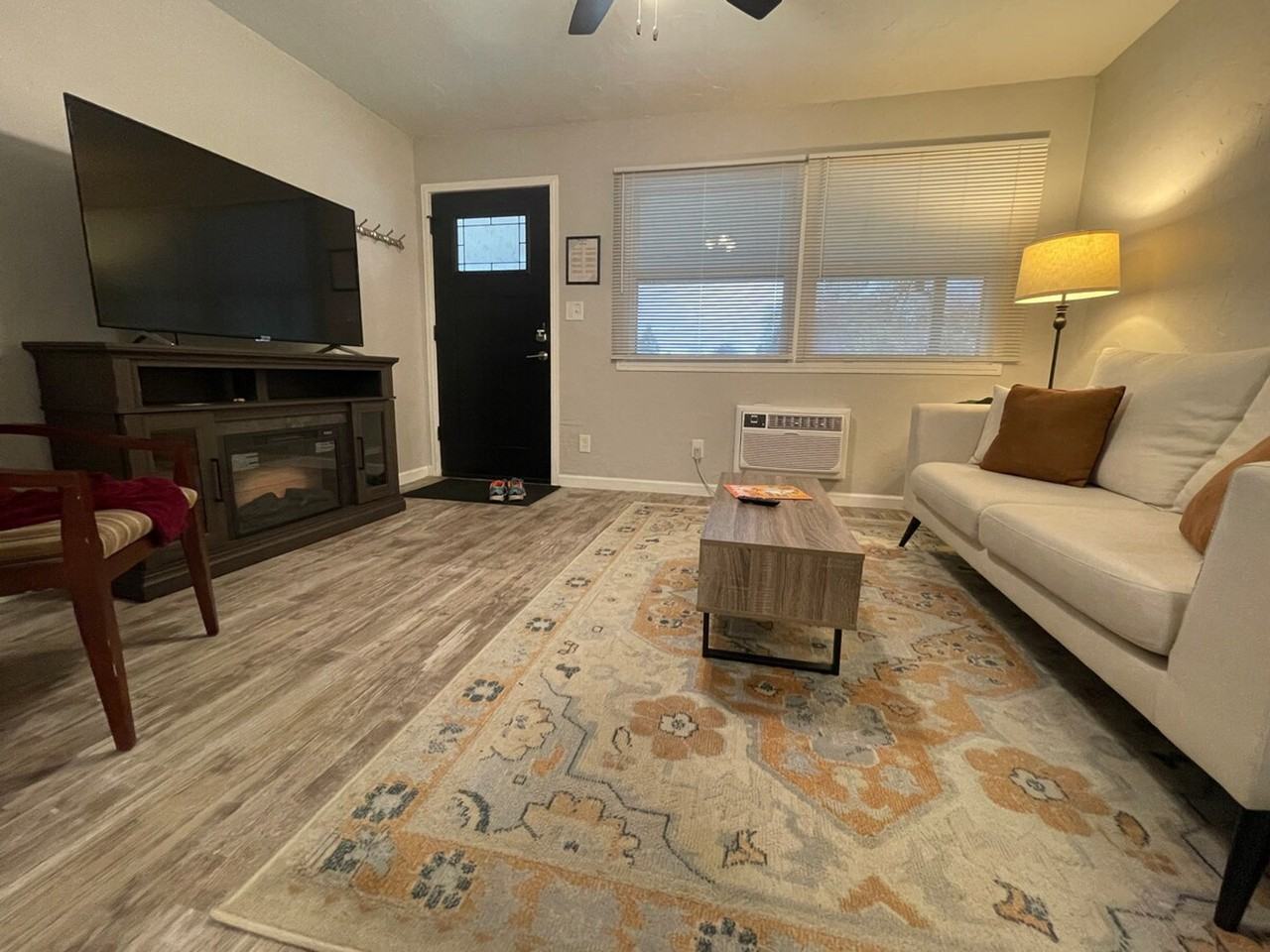 915 W Weiland Ave #1296524P - Photo 6 of 21