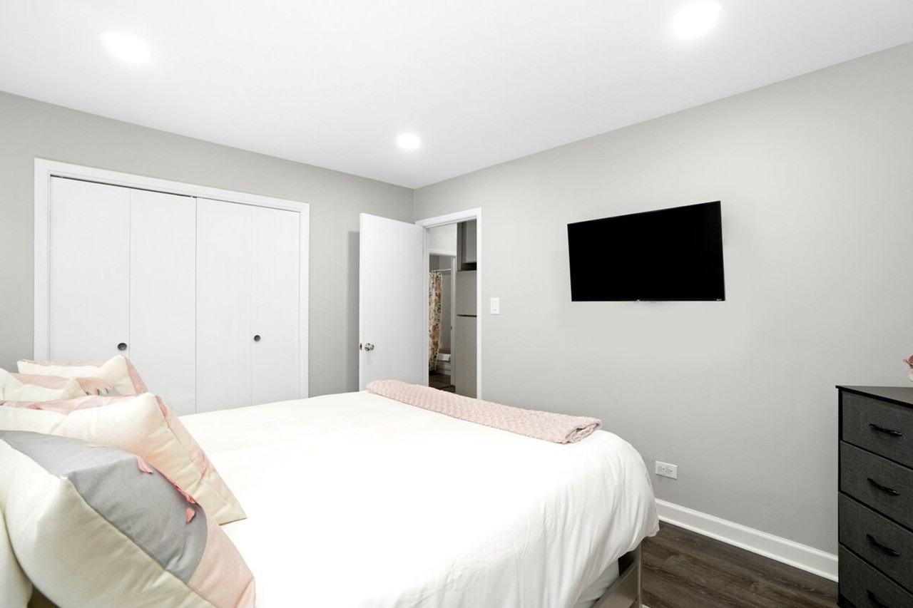 570 E Higgins Rd #1301333P - Photo 6 of 21