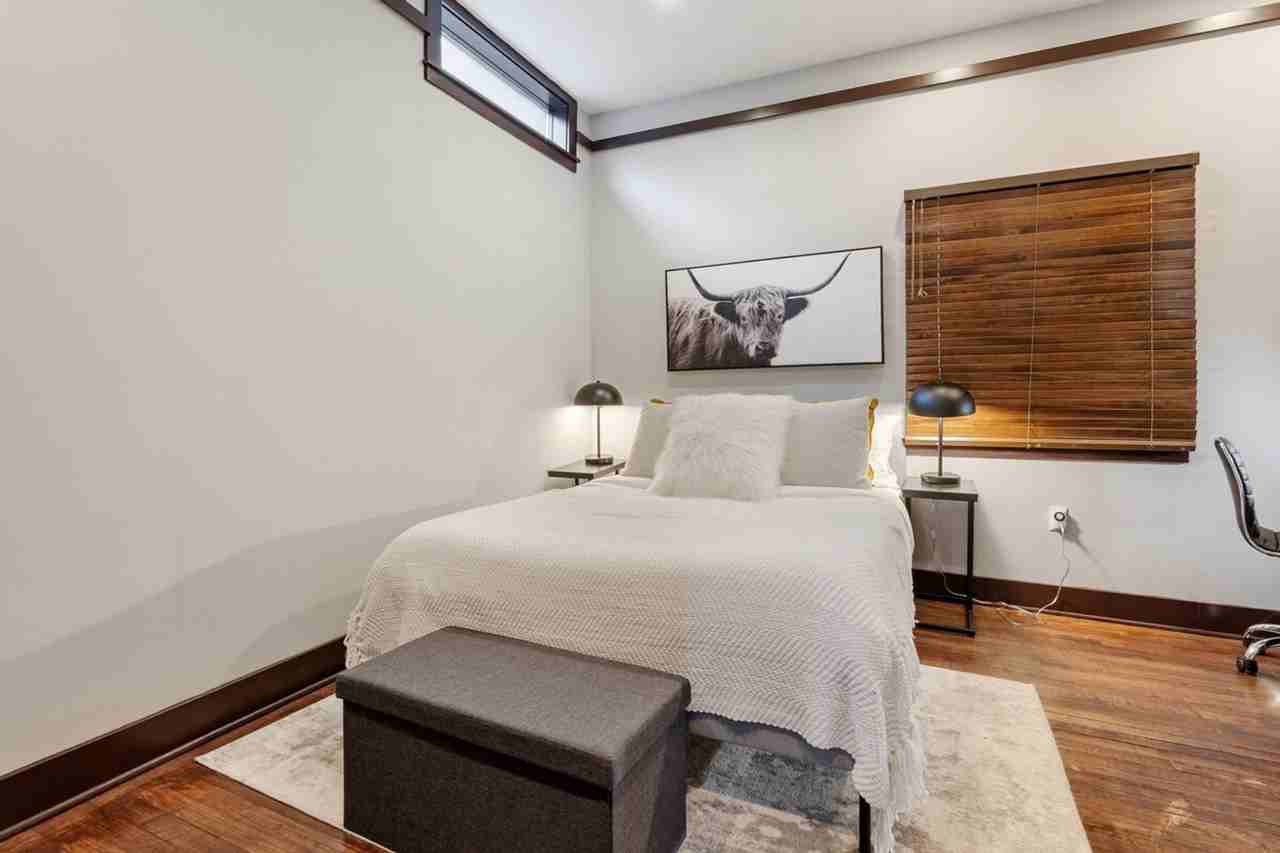 1208 E Thomas St #1324809P - Photo 7 of 28