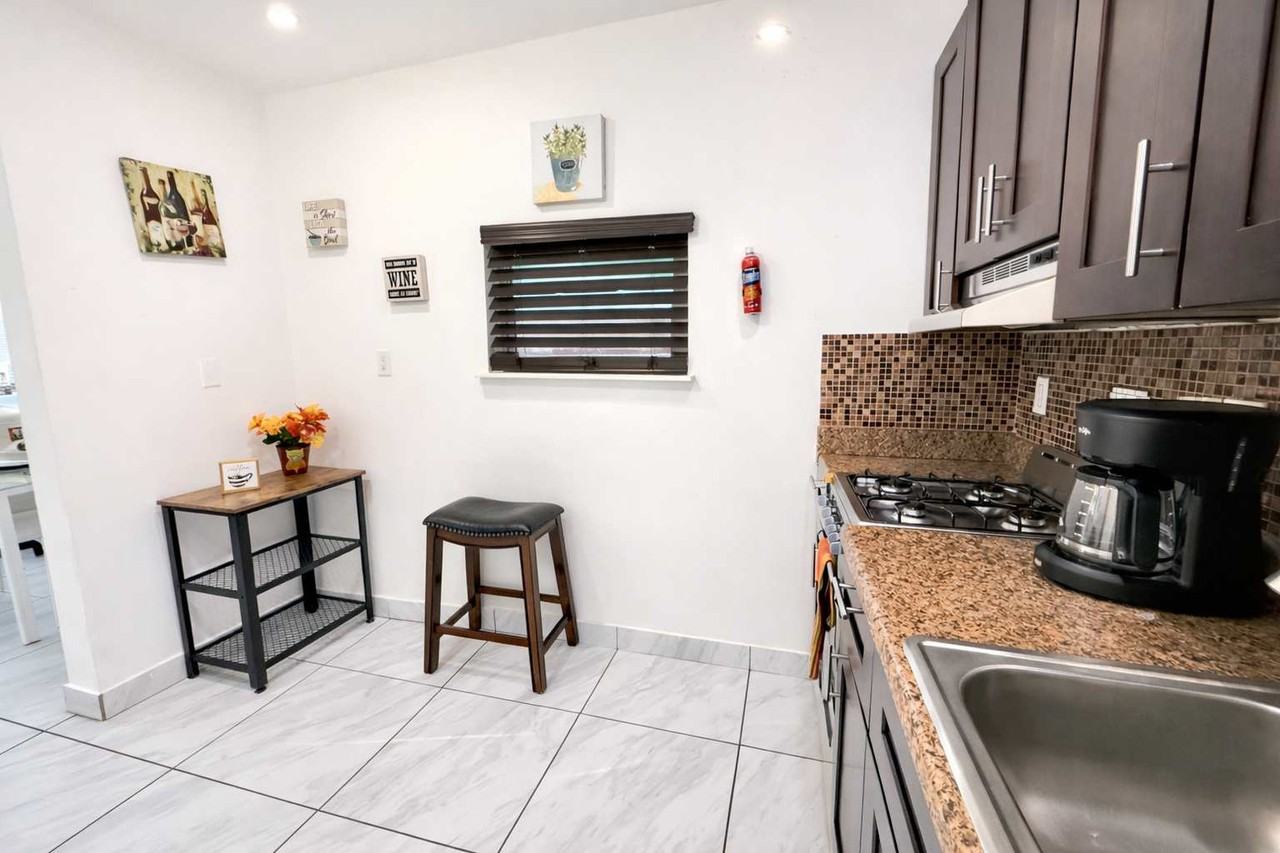 324 Van Buren Street - Photo 6 of 17