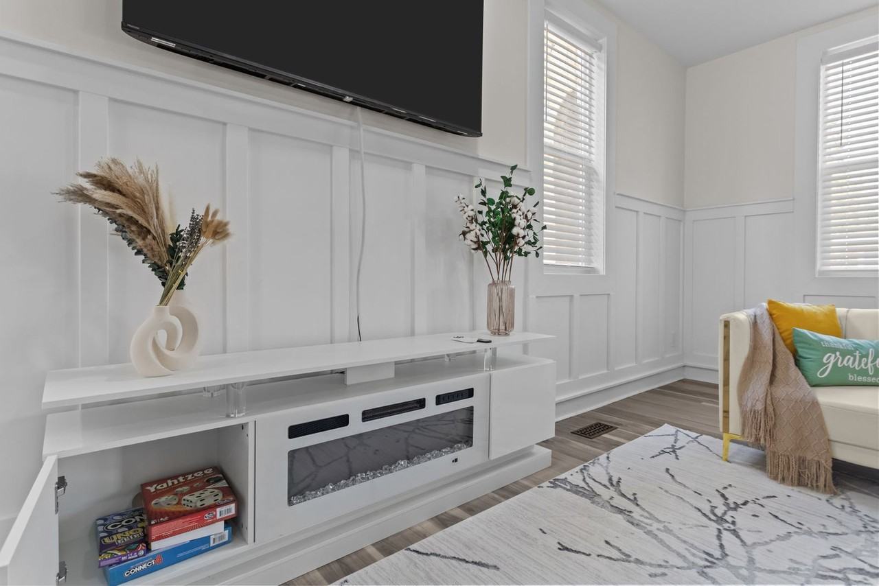 3039 N Park Ave #1372936P - Photo 2 of 50