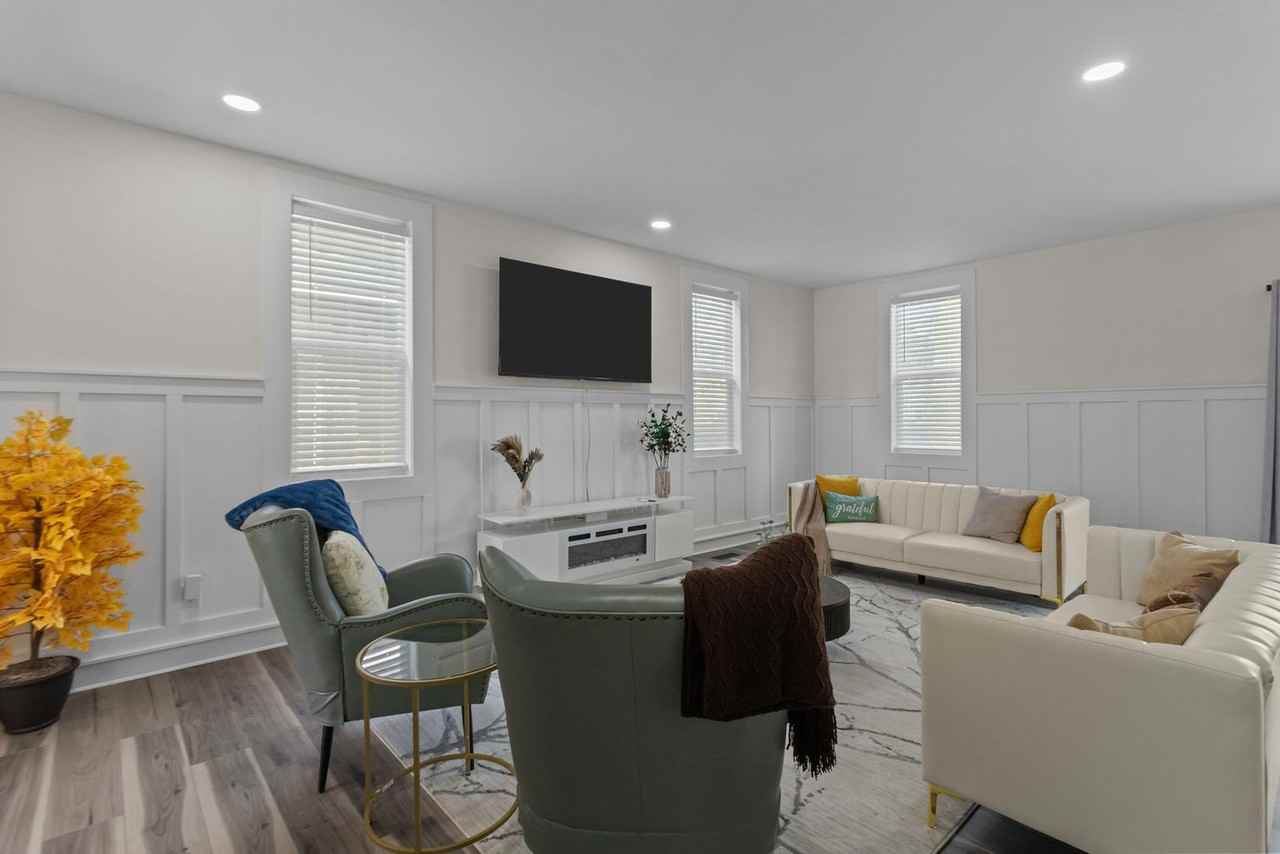 3039 N Park Ave #1372936P - Photo 3 of 50