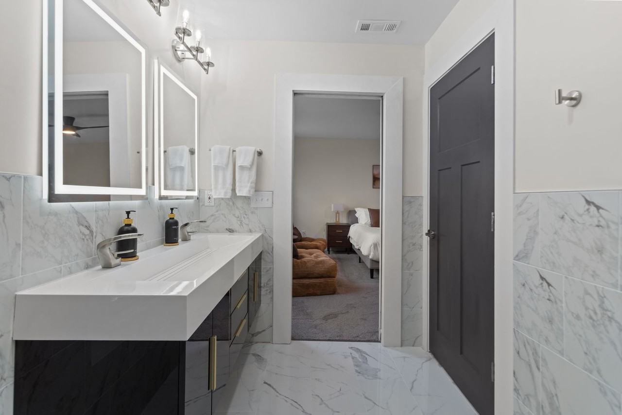 3039 N Park Ave #1372936P - Photo 7 of 50