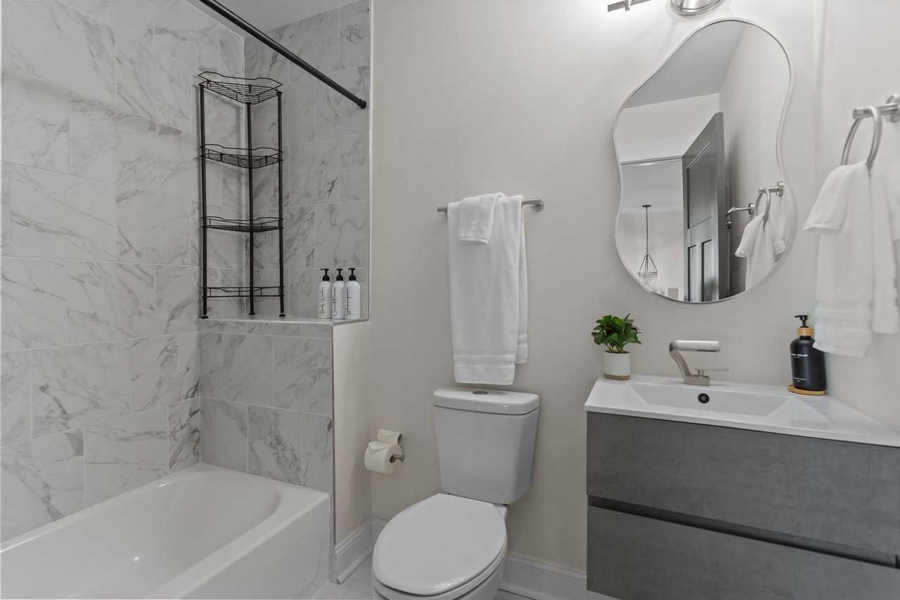 3039 N Park Ave #1372936P - Photo 6 of 50