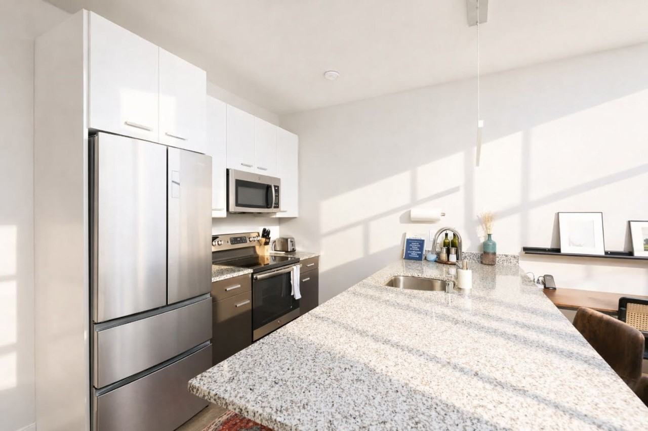 211 W Mineral St #1379041P - Photo 6 of 15