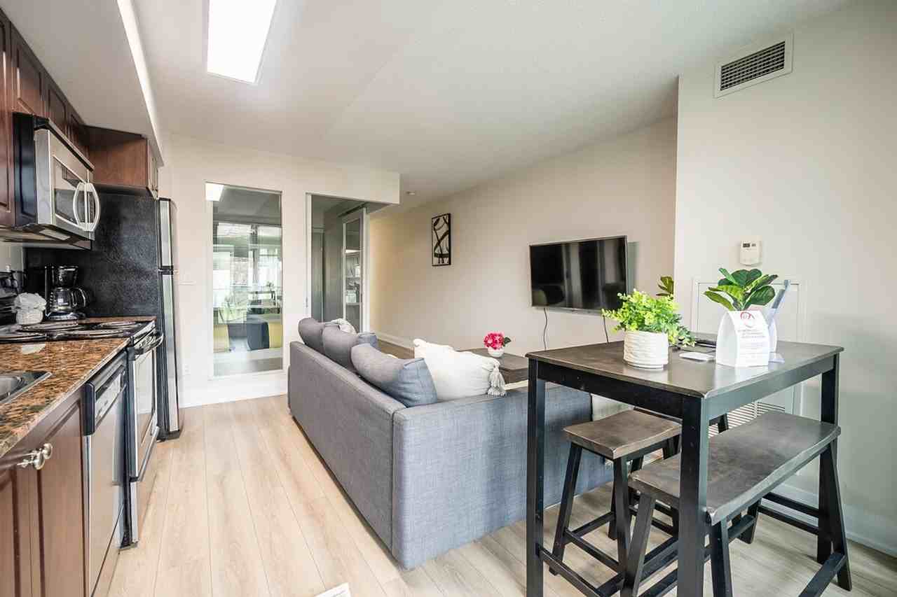 209 Gzowski St #1390137P - Photo 2 of 27