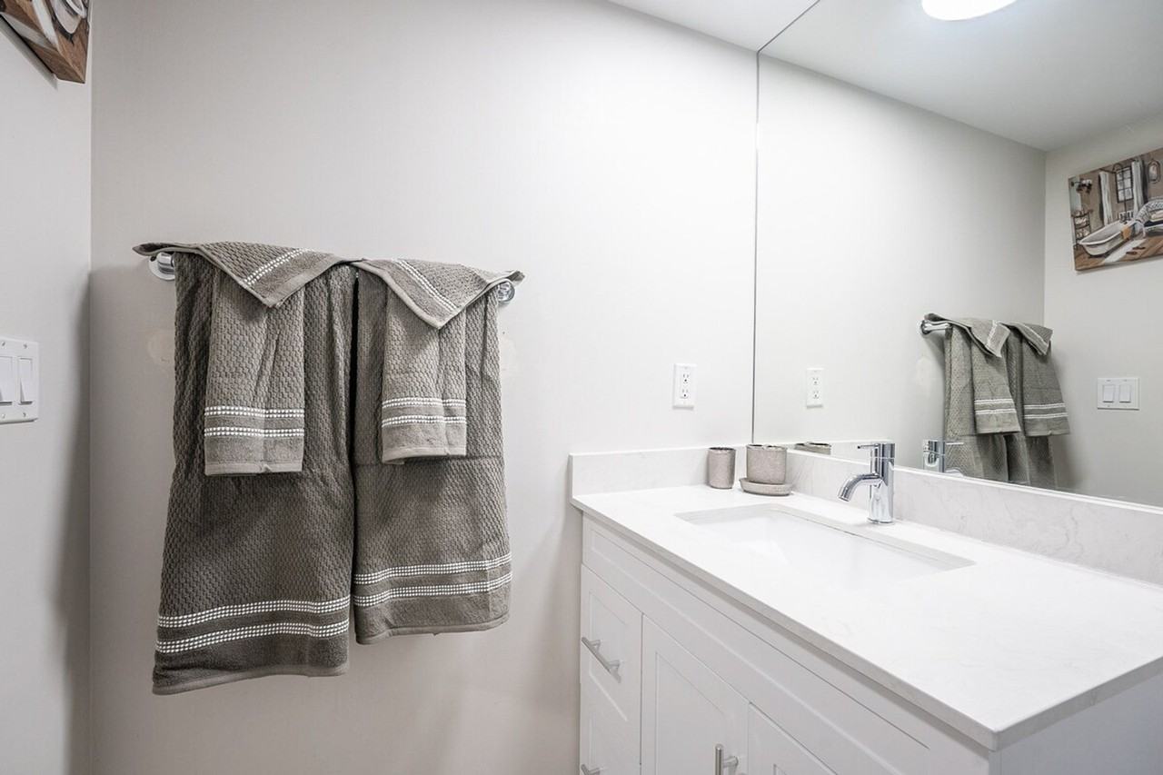 209 Gzowski St #1390137P - Photo 6 of 27