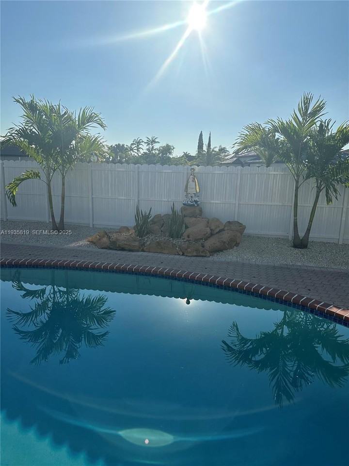 16620 Southwest 141st Court - Photo 2 of 10