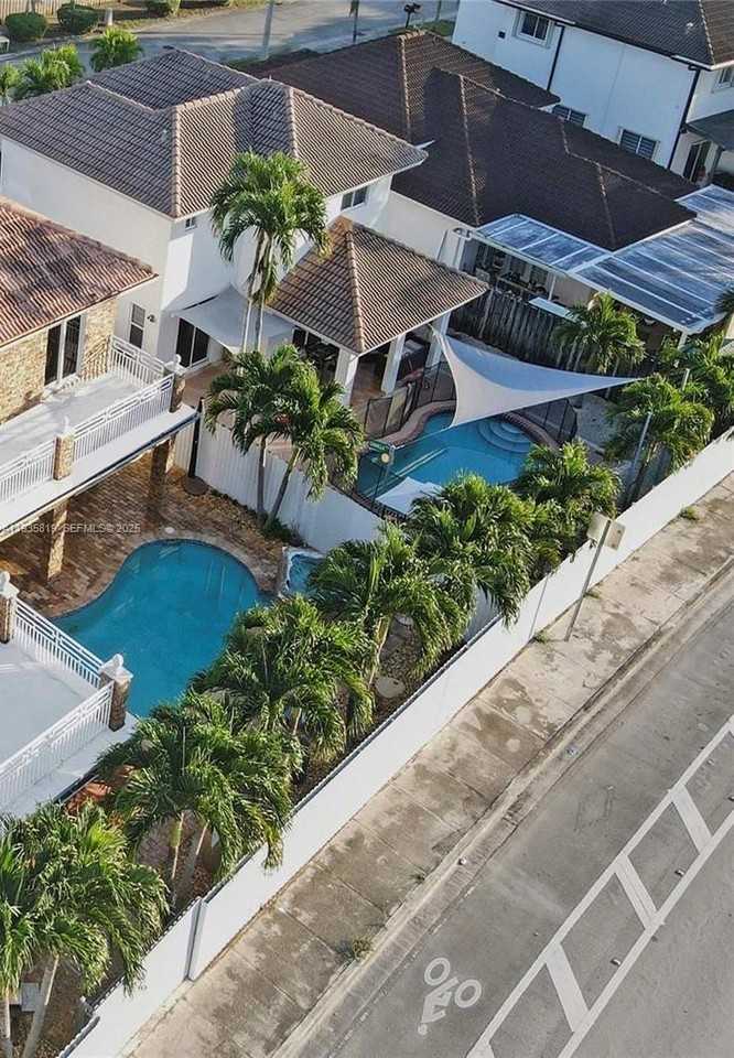 16620 Southwest 141st Court - Photo 3 of 10