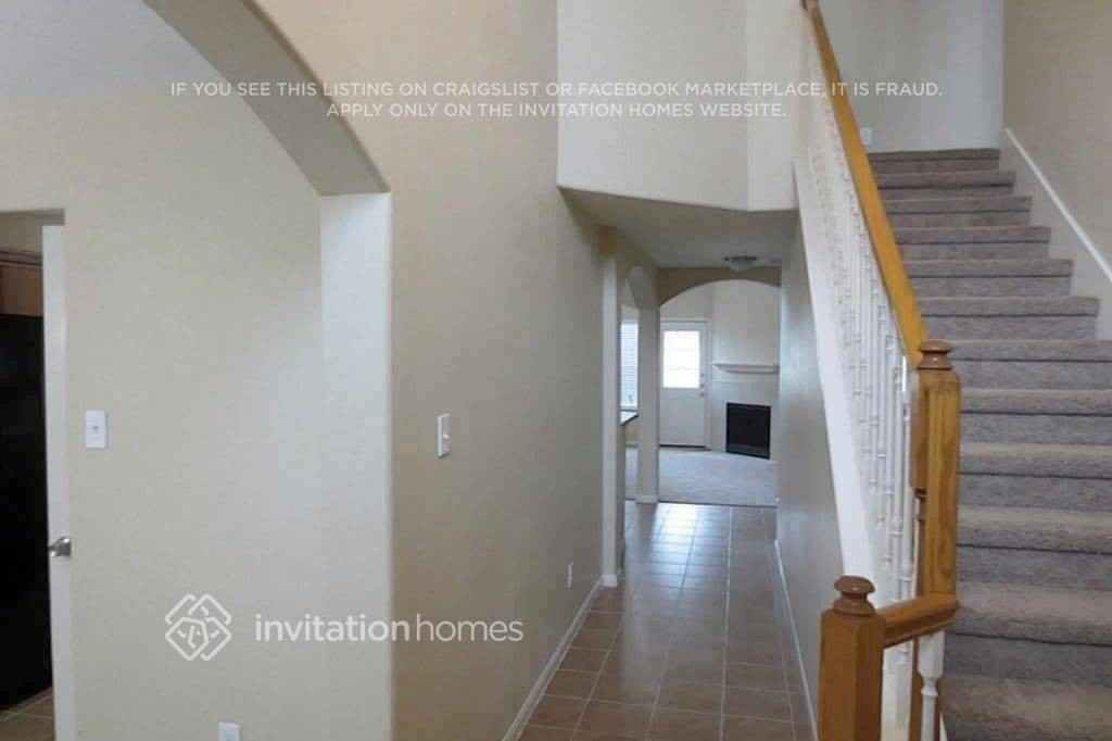 3914 Liberty Square Trl - Photo 3 of 16