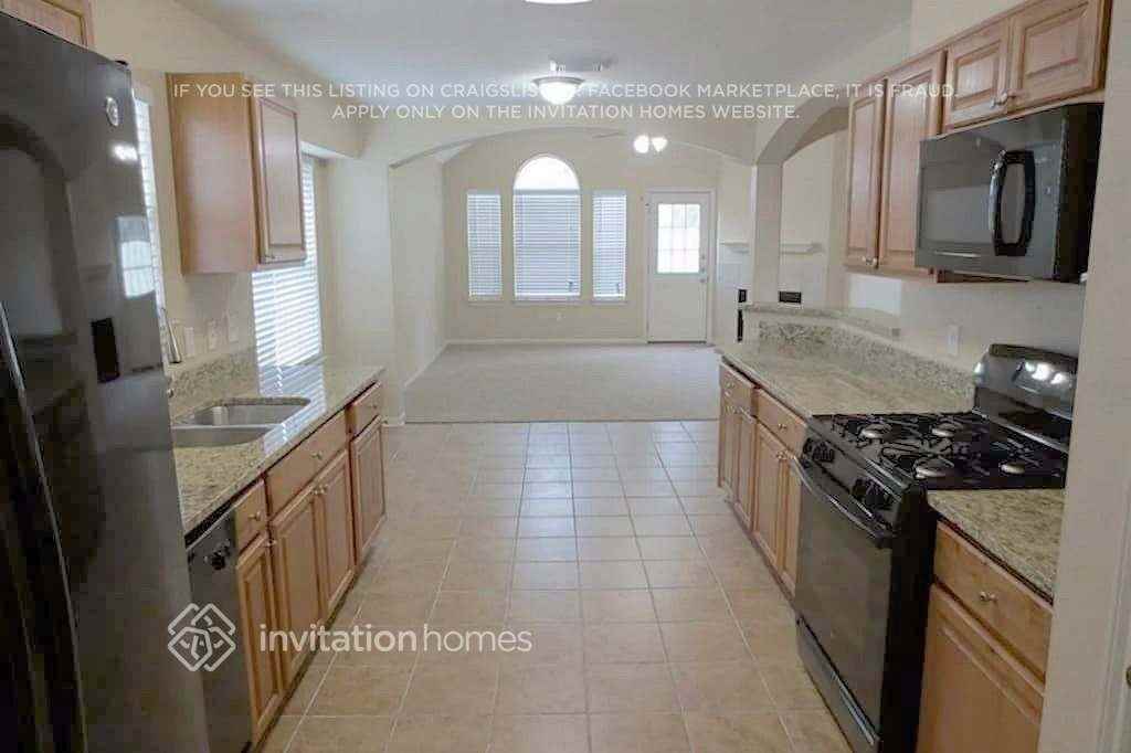 3914 Liberty Square Trl - Photo 5 of 16