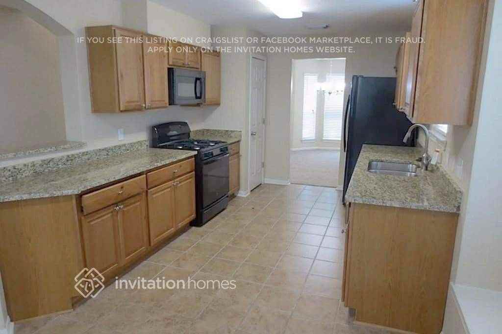 3914 Liberty Square Trl - Photo 6 of 16