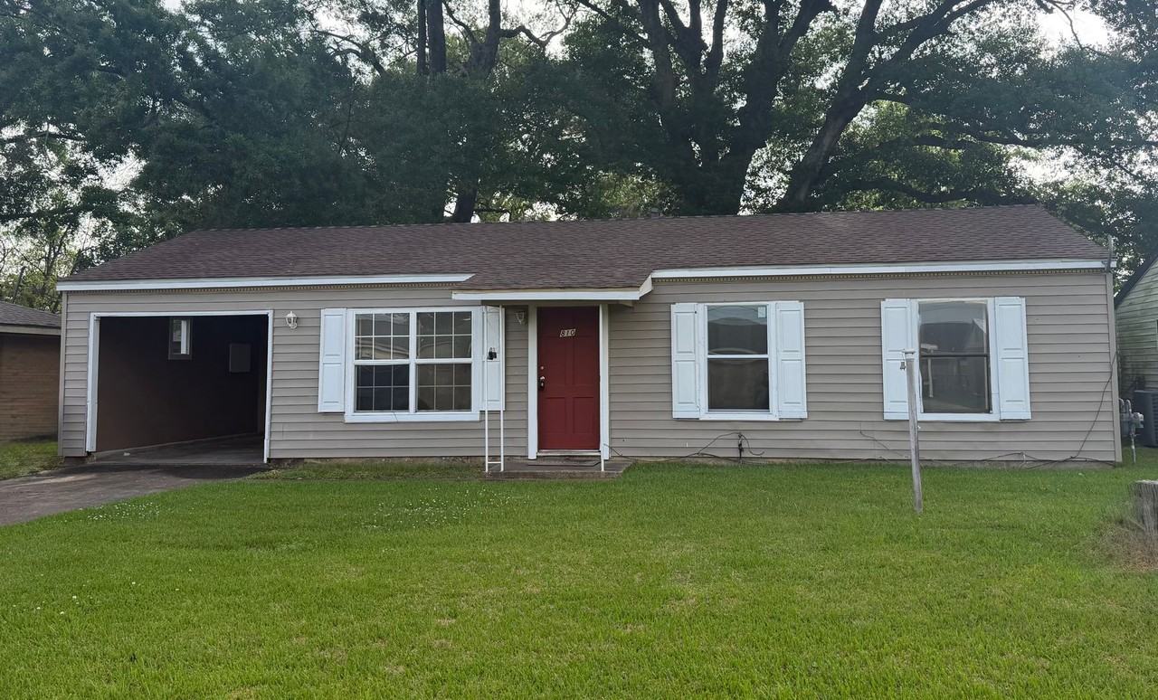 810 Fairmont Lane - Photo 3 of 9