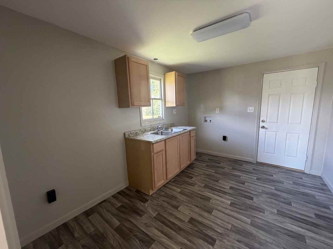 125 Nancy Lane - Photo 2 of 5