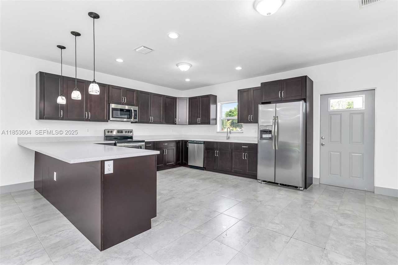 2360 Northwest 14th Street - Photo 7 of 17